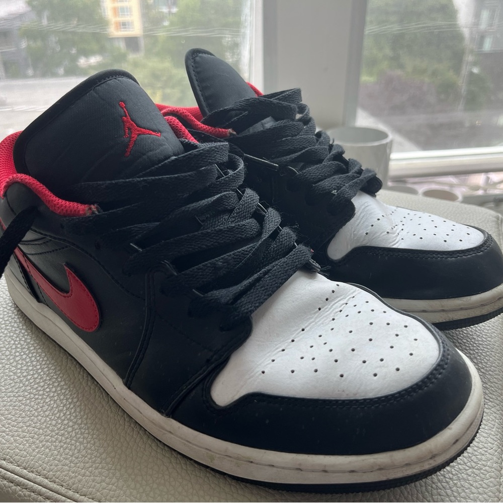Air Jordan series 1 (10.5) great condition